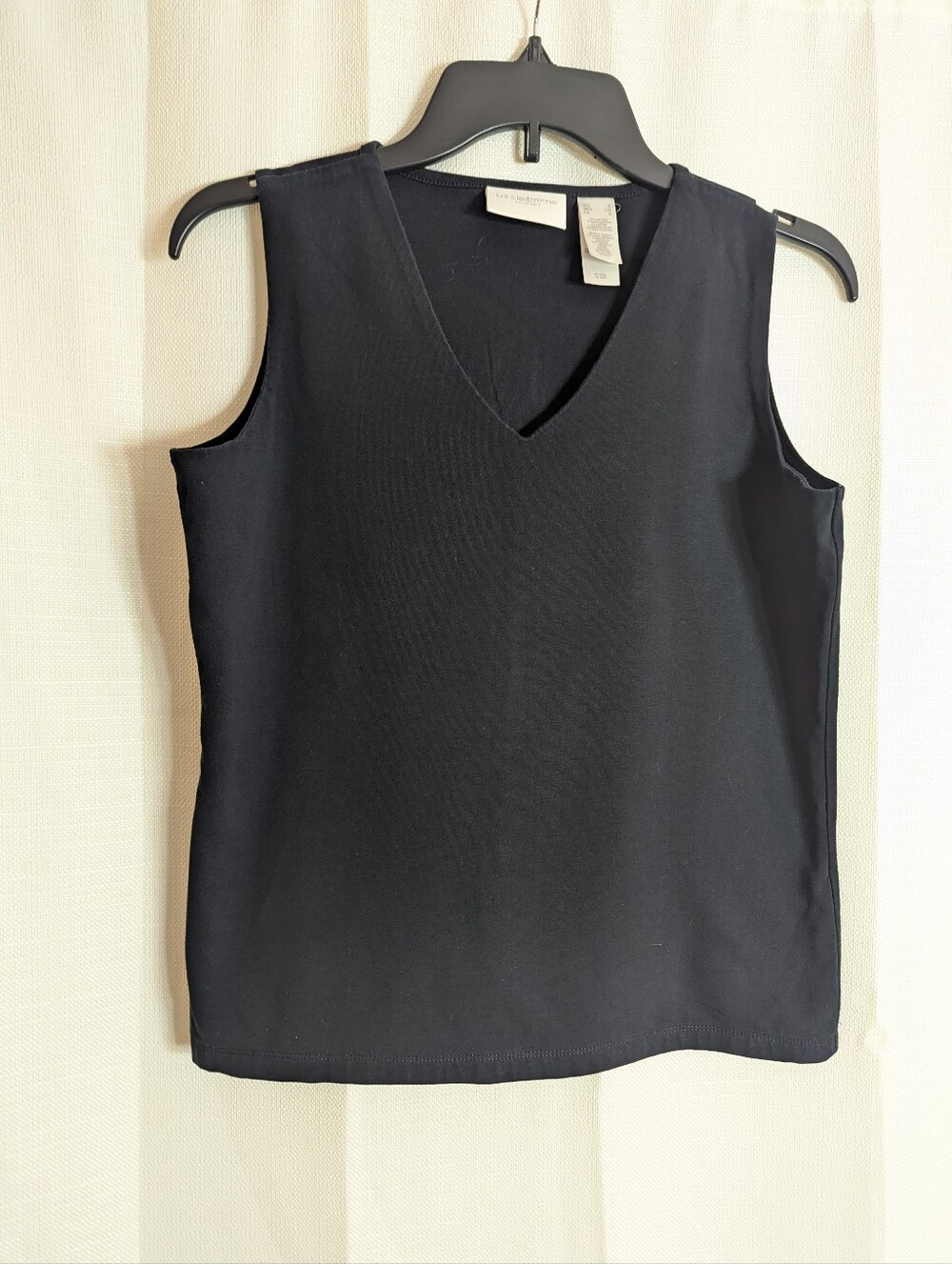 Liz Claiborne Black V-Neck Sleeveless Shell